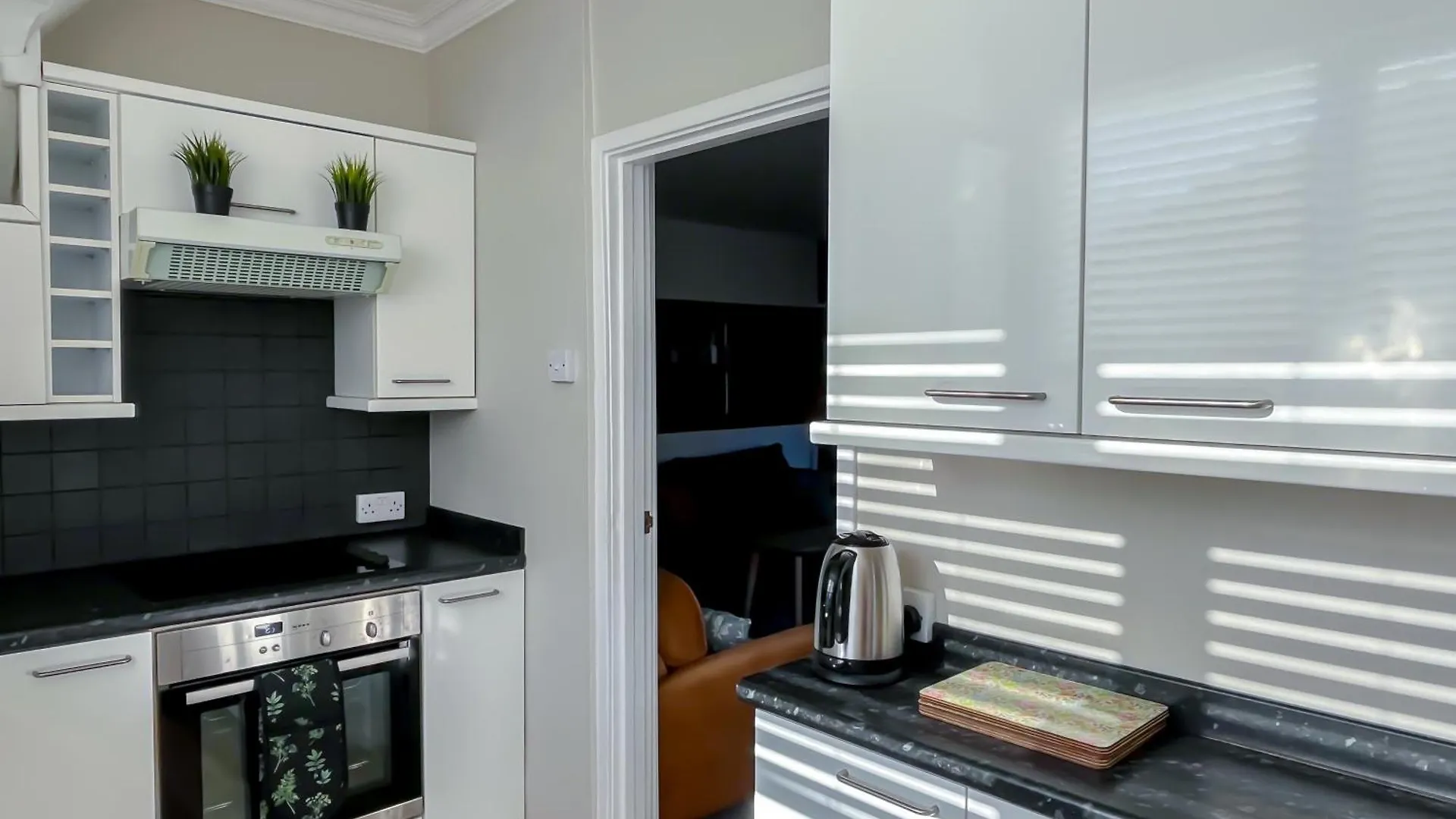 Colleyhouse-Private Parking-Business-Group-Relocation-Spaciousstylish 4Brhome-Sleeps 10 Sheffield