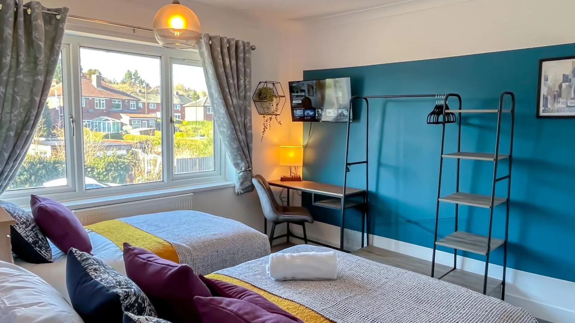 Colleyhouse-Private Parking-Business-Group-Relocation-Spaciousstylish 4Brhome-Sleeps 10 Sheffield