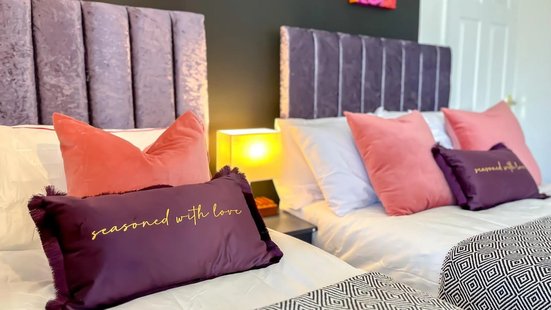 Colleyhouse-Private Parking-Business-Group-Relocation-Spaciousstylish 4Brhome-Sleeps 10 Sheffield